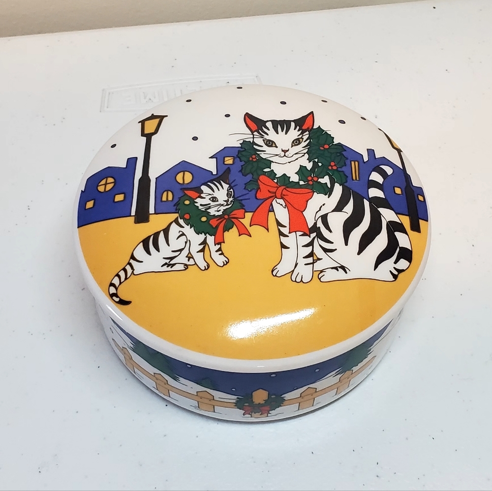 Vintage Studio Nova Christmas Cats Trinket Box